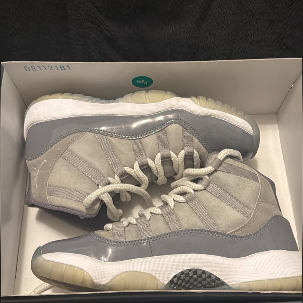 Jordan 11 cool grey (big kids) size 5.5 (RETAIL PRICE $130)